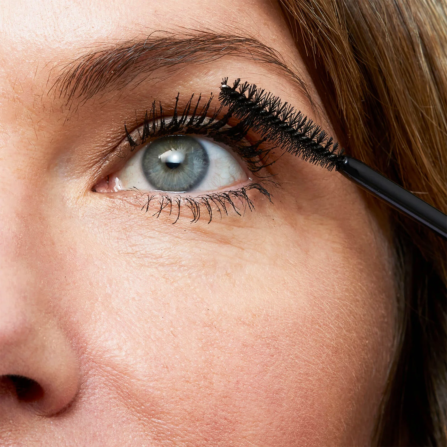 Age Defying Mascara 4 Age Defying Mascara - Image 4